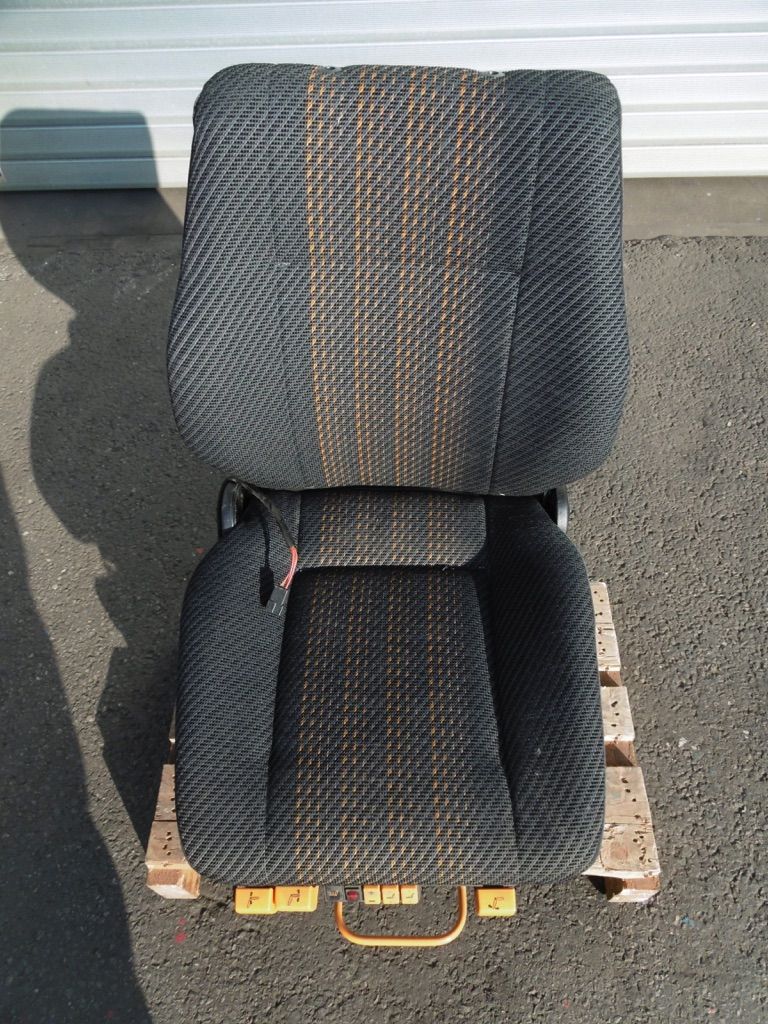 *Sonstige ISRI Kompressor luftgefederter Stoffsitz  12V Cabins, seats and drivers shelter www.nortruck.de