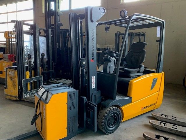 Jungheinrich EFG216 Electric 3-wheel forklift www.staplertechnik.at