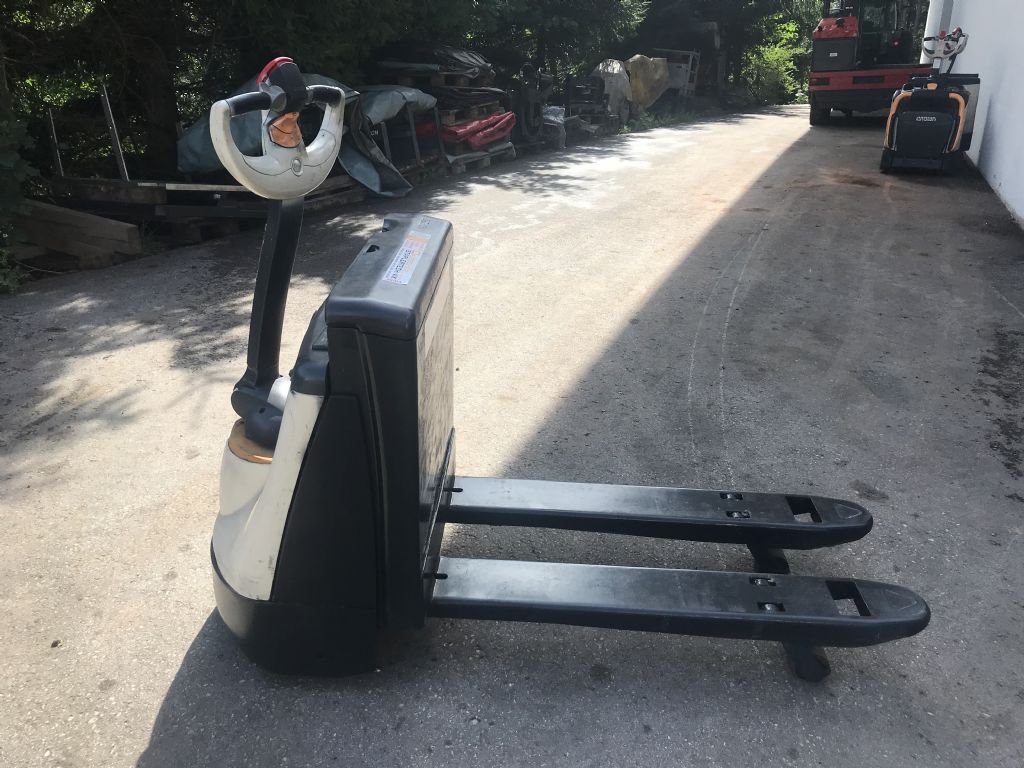 Crown WP 3015-1.6 Electric Pallet Truck www.staplertechnik.at