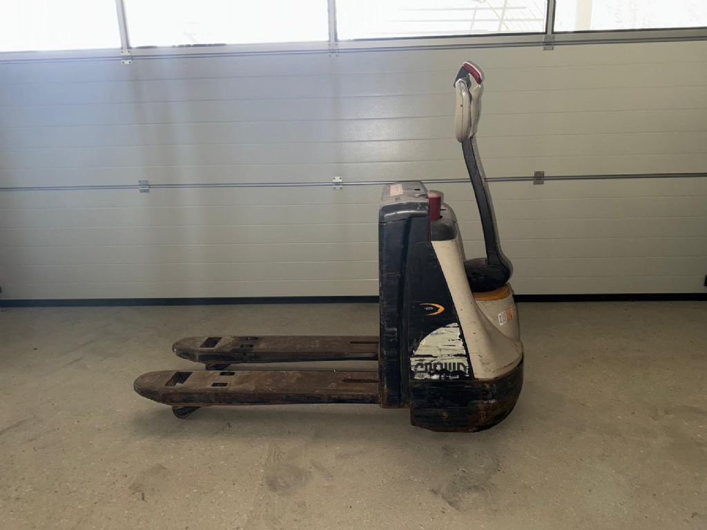 Crown WP3015 Niederhubwagen www.staplertechnik.at Crown WP3015 Niederhubwagen www.staplertechnik.at