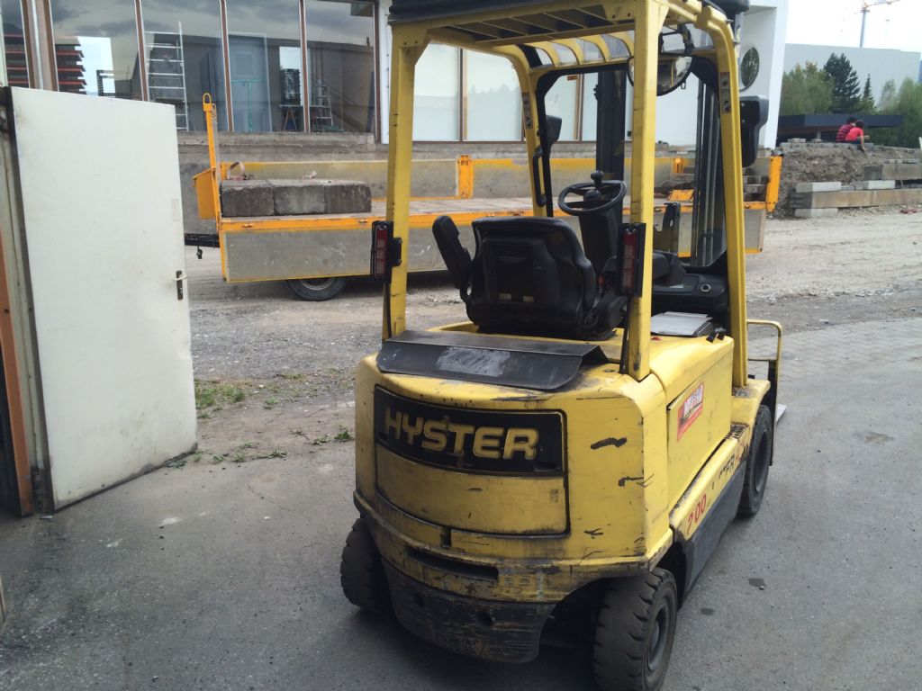 Hyster-J2.00XM-717-Elektro 4 Rad-Stapler-www.staplertechnik.at