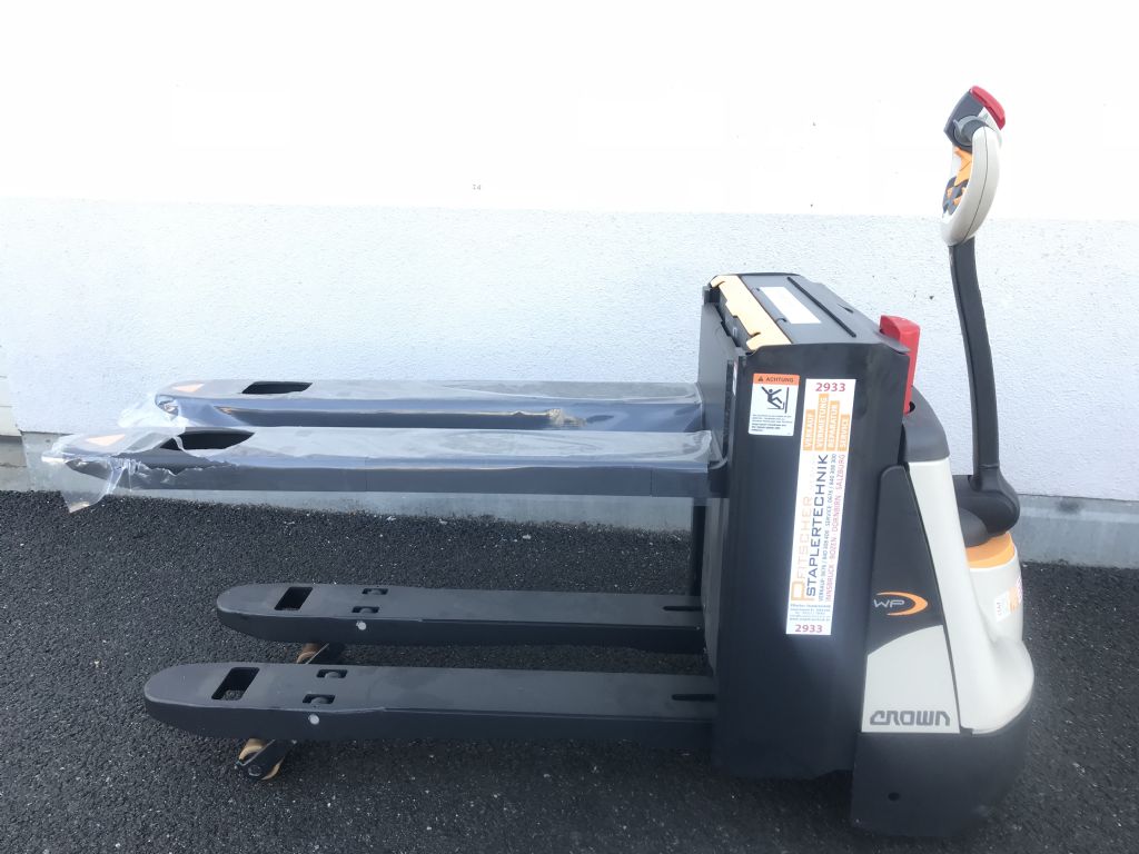Crown WP 3080 Elektro-Hubwagen mit Masthub Electric Pallet Truck www.staplertechnik.at Crown WP 3080 Elektro-Hubwagen mit Masthub Electric Pallet Truck www.staplertechnik.at