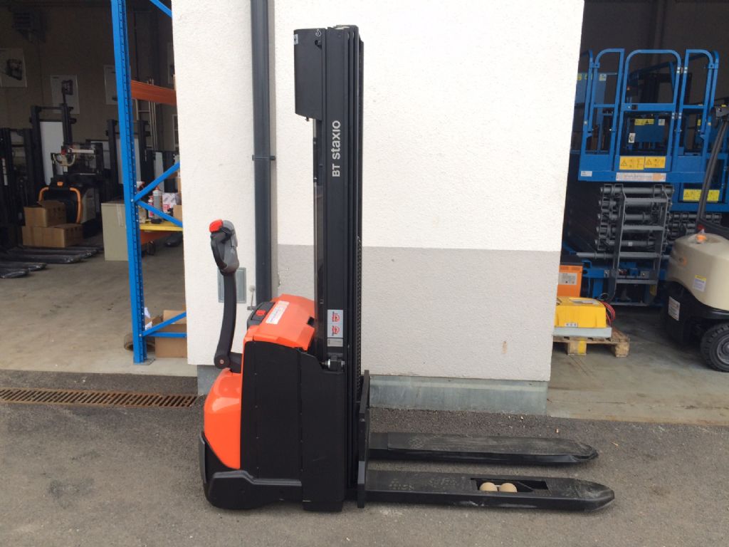 Toyota SWE 140 High Lift stacker www.staplertechnik.at Toyota SWE 140 High Lift stacker www.staplertechnik.at