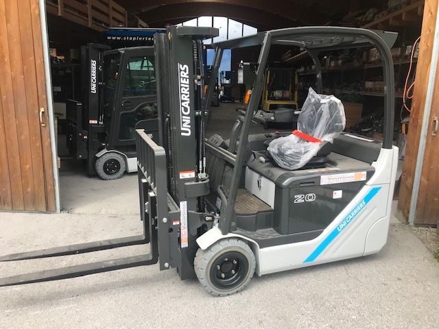 UniCarriers TX 3 20L Electric 3-wheel forklift www.staplertechnik.at UniCarriers TX 3 20L Electric 3-wheel forklift www.staplertechnik.at