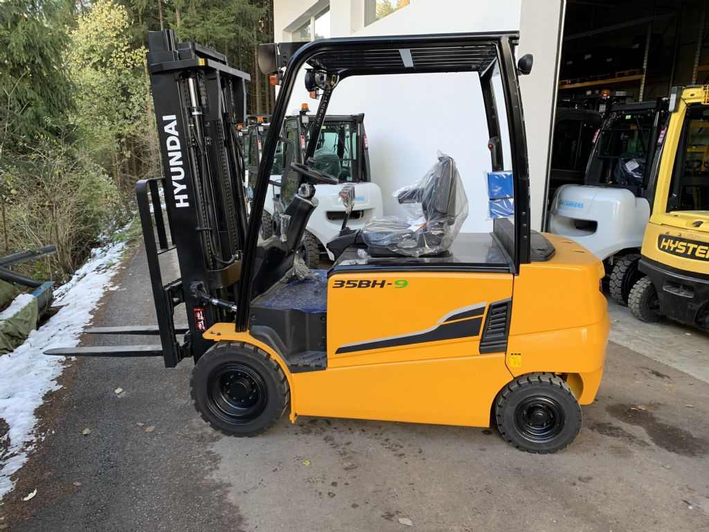 Hyundai 35BH-9 Electric 4-wheel forklift www.staplertechnik.at Hyundai 35BH-9 Electric 4-wheel forklift www.staplertechnik.at