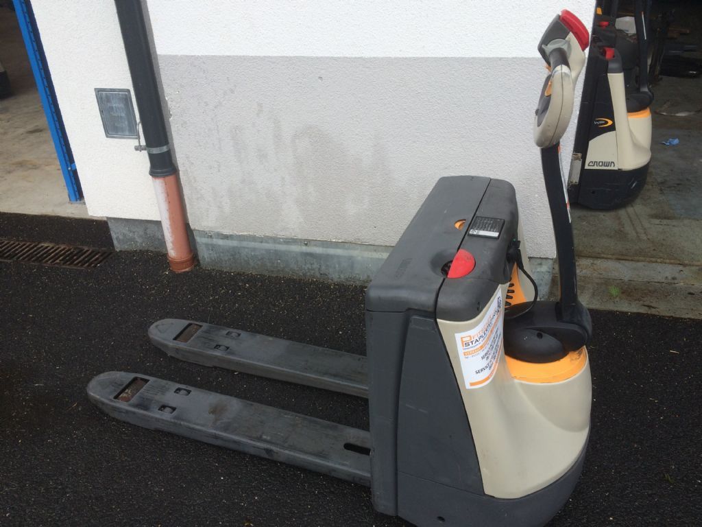 Crown 1.6 WP3015 Electric Pallet Truck www.staplertechnik.at Crown 1.6 WP3015 Electric Pallet Truck www.staplertechnik.at