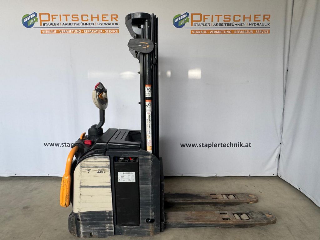 Crown ETi4000 1.2 TT4440 High Lift stacker www.staplertechnik.at Crown ETi4000 1.2 TT4440 High Lift stacker www.staplertechnik.at