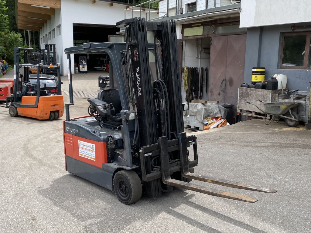 Toyota 7FBEF20 Electric 3-wheel forklift www.staplertechnik.at Toyota 7FBEF20 Electric 3-wheel forklift www.staplertechnik.at