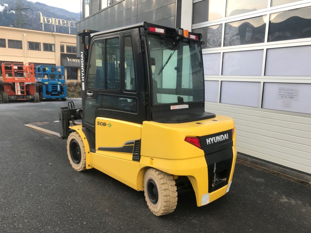 Hyundai 50B-9 Electric 4-wheel forklift www.staplertechnik.at Hyundai 50B-9 Electric 4-wheel forklift www.staplertechnik.at