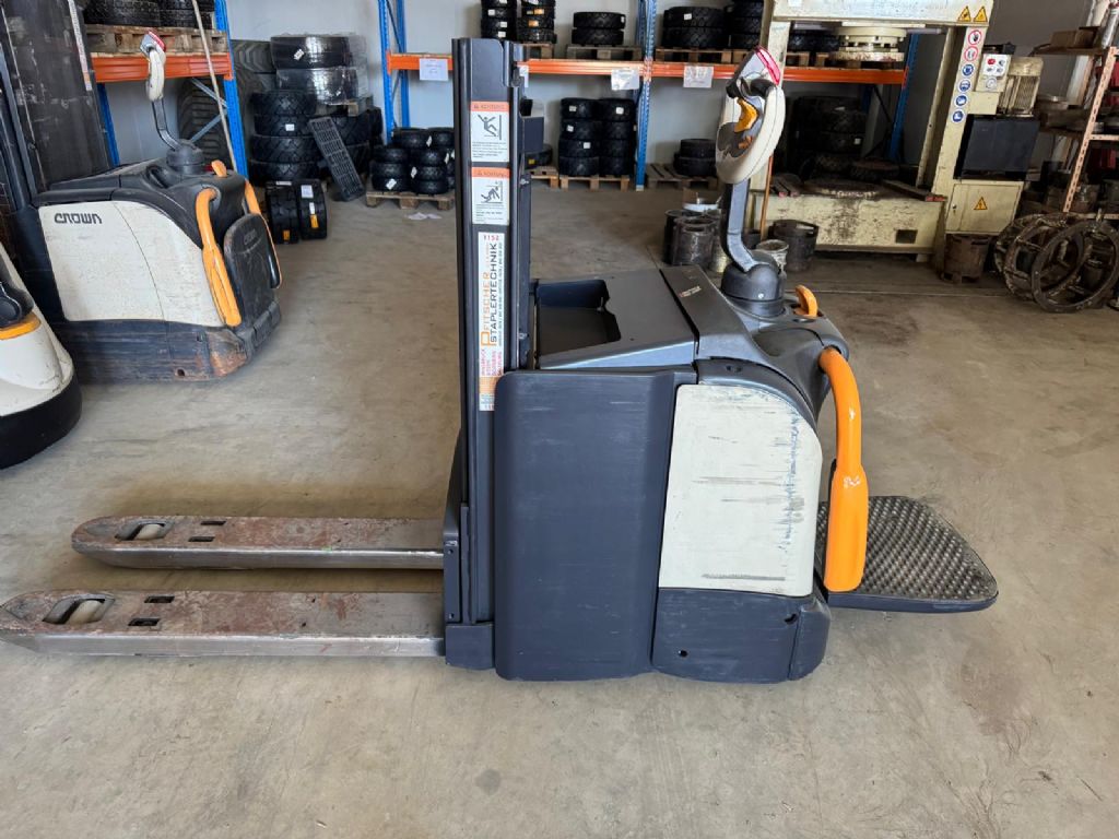 Crown DT-3040 Double stacker www.staplertechnik.at