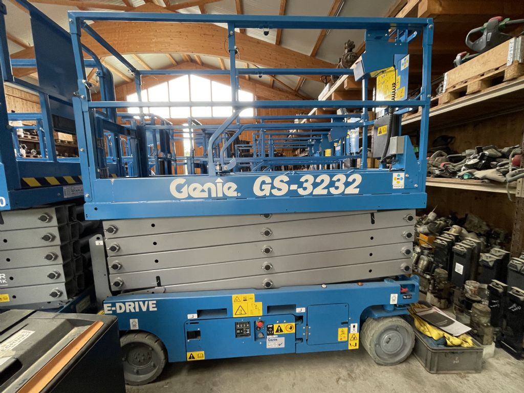 Genie GS3232 Scherenarbeitsbhne www.staplertechnik.at