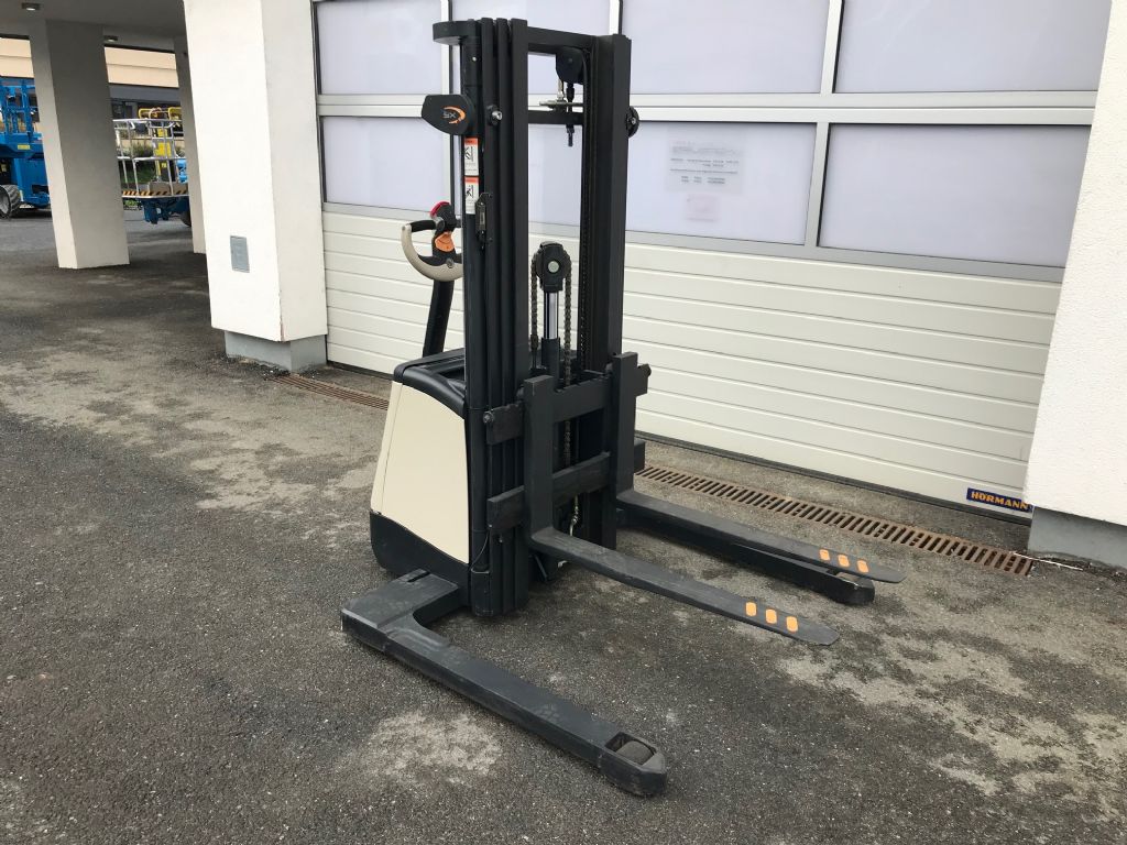 Crown SX 3000-1,35TT High Lift stacker www.staplertechnik.at