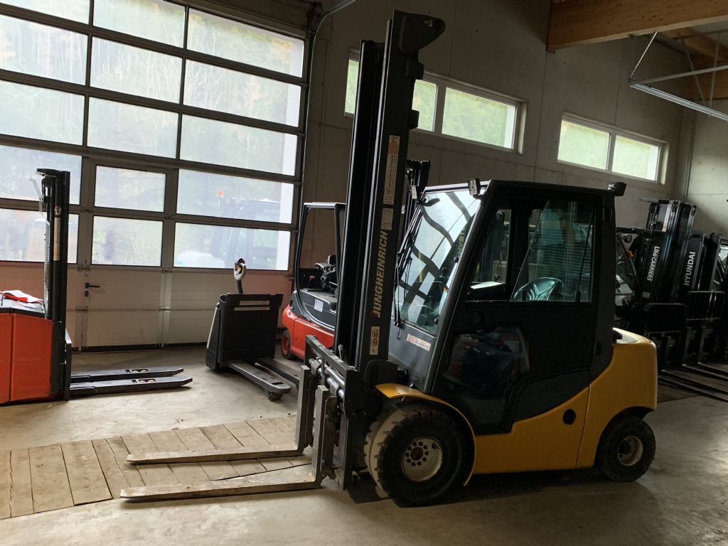Jungheinrich DFG 430s Diesel Forklift www.staplertechnik.at Jungheinrich DFG 430s Diesel Forklift www.staplertechnik.at