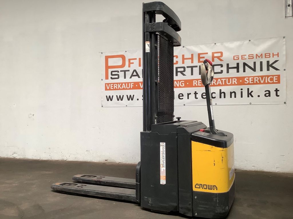 Crown WE 2300 High Lift stacker www.staplertechnik.at Crown WE 2300 High Lift stacker www.staplertechnik.at