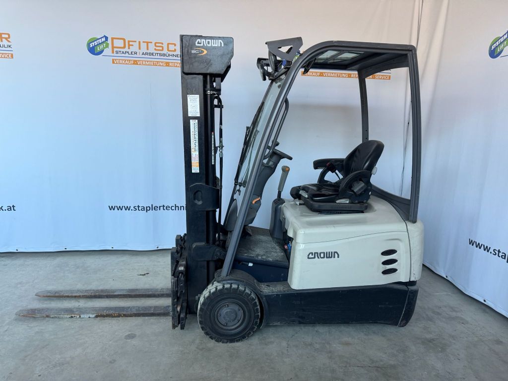 Crown SCT6020-1.3 Elektro 3 Rad-Stapler www.staplertechnik.at Crown SCT6020-1.3 Elektro 3 Rad-Stapler www.staplertechnik.at