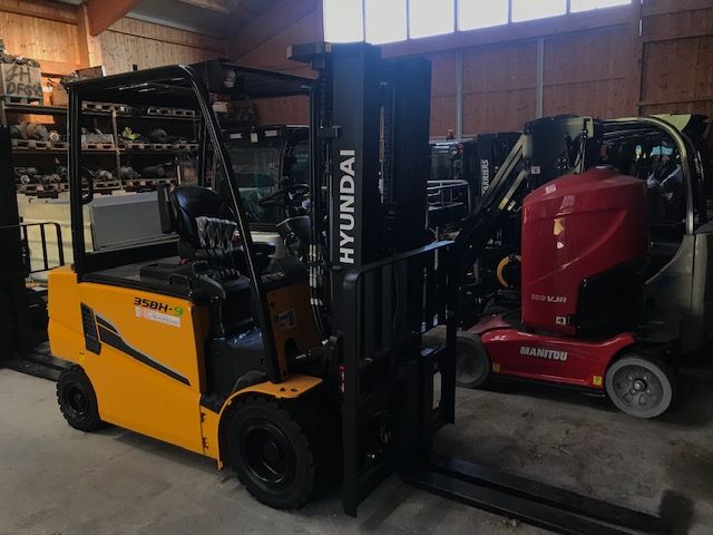 Hyundai 35BH-9 Electric 4-wheel forklift www.staplertechnik.at Hyundai 35BH-9 Electric 4-wheel forklift www.staplertechnik.at