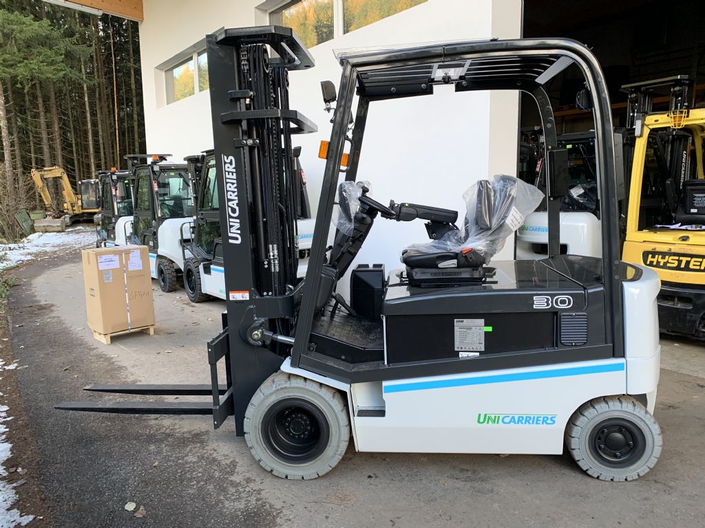 UniCarriers QX30 Electric 4-wheel forklift www.staplertechnik.at UniCarriers QX30 Electric 4-wheel forklift www.staplertechnik.at