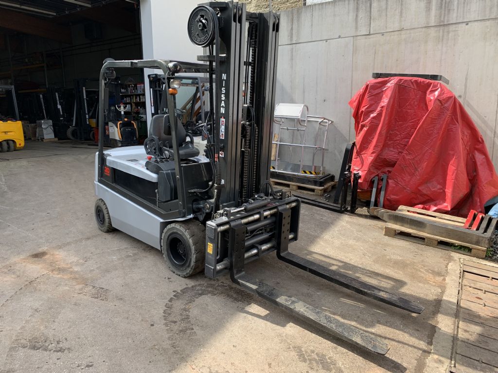 Nissan GQ202L30CU Electric 4-wheel forklift www.staplertechnik.at Nissan GQ202L30CU Electric 4-wheel forklift www.staplertechnik.at