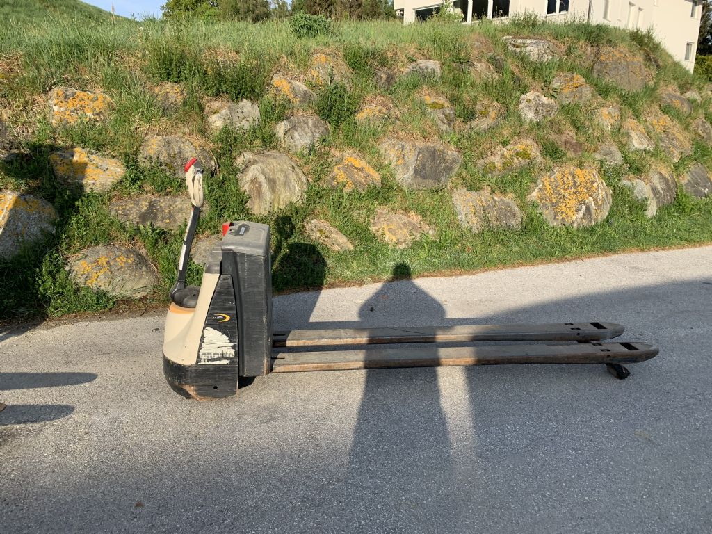 Crown 2.0 WP 3020 Electric Pallet Truck www.staplertechnik.at Crown 2.0 WP 3020 Electric Pallet Truck www.staplertechnik.at