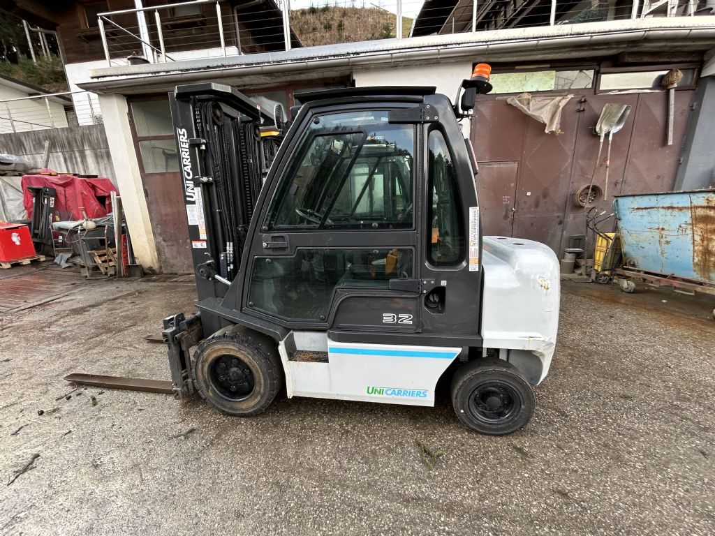 UniCarriers Y1D2A32Q Dieselstapler www.staplertechnik.at