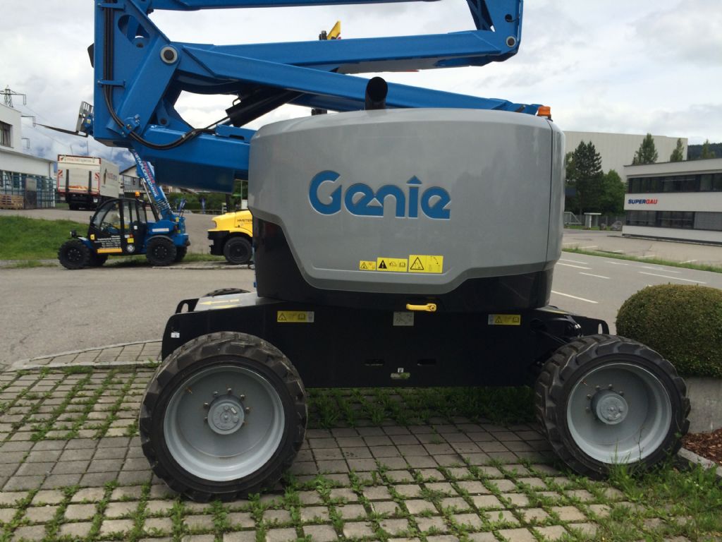 Genie-Z 62/40-Gelenkteleskopbhne-www.staplertechnik.at