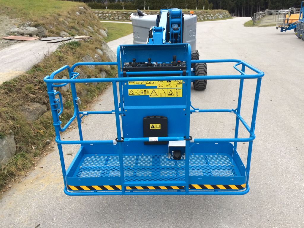 Genie-Z 51/30J-Gelenkteleskopbhne-www.staplertechnik.at