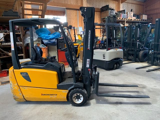 Jungheinrich EFG220 Electric 3-wheel forklift www.staplertechnik.at Jungheinrich EFG220 Electric 3-wheel forklift www.staplertechnik.at