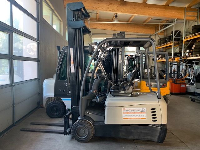Crown SC5300 Electric 3-wheel forklift www.staplertechnik.at Crown SC5300 Electric 3-wheel forklift www.staplertechnik.at