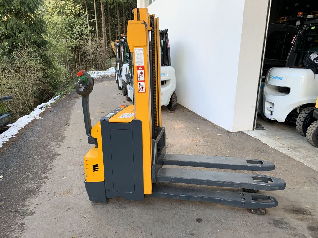 Jungheinrich EJD220 High Lift stacker www.staplertechnik.at Jungheinrich EJD220 High Lift stacker www.staplertechnik.at