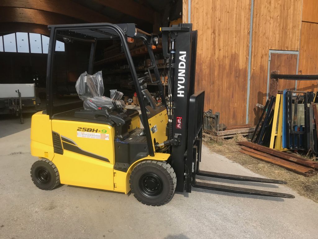Hyundai 25B-9U Electric 4-wheel forklift www.staplertechnik.at Hyundai 25B-9U Electric 4-wheel forklift www.staplertechnik.at