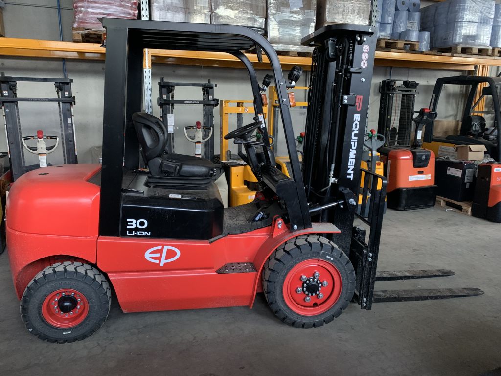 EP EFL302 Electric 4-wheel forklift www.staplertechnik.at EP EFL302 Electric 4-wheel forklift www.staplertechnik.at