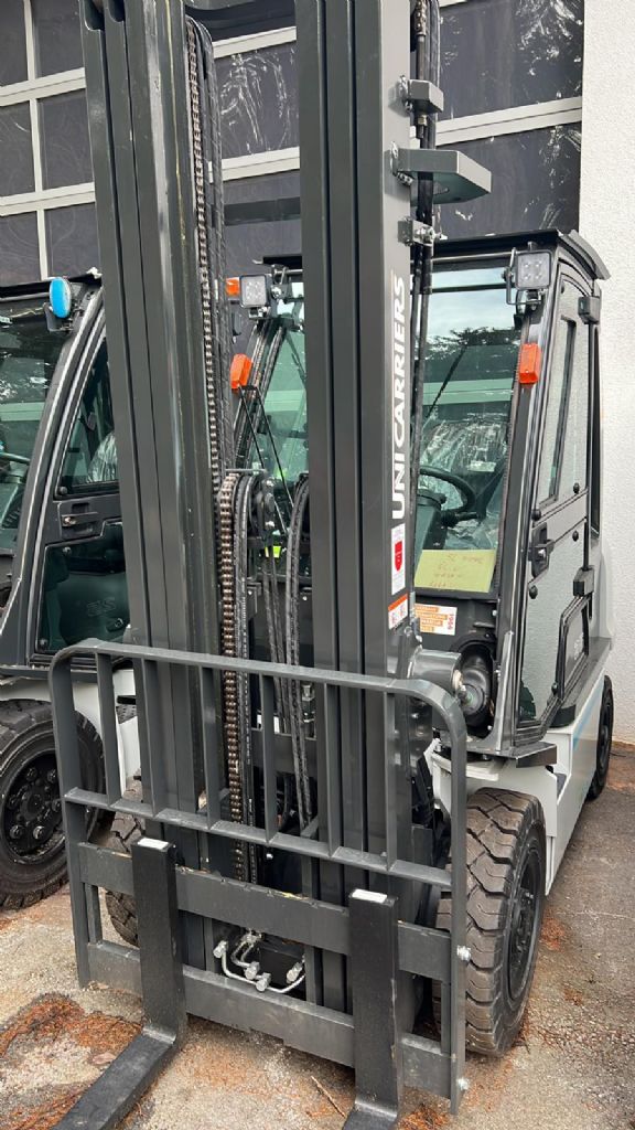 UniCarriers DX25 Y1D2A25Q Diesel Forklift www.staplertechnik.at UniCarriers DX25 Y1D2A25Q Diesel Forklift www.staplertechnik.at