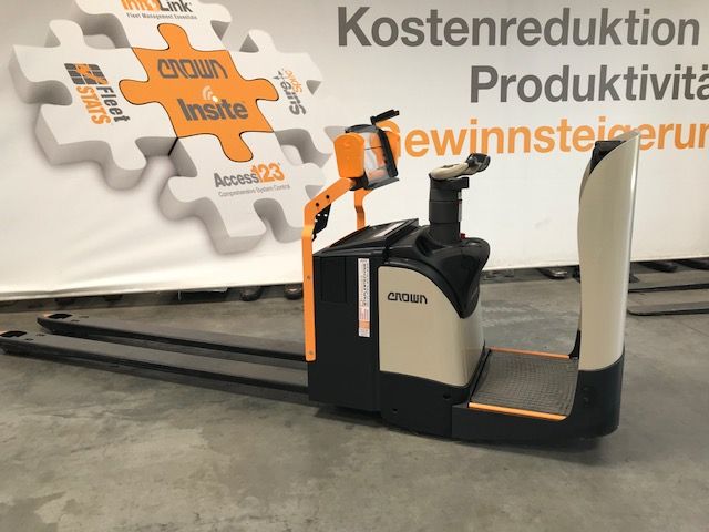 Crown WT 3040 Electric Pallet Truck www.staplertechnik.at Crown WT 3040 Electric Pallet Truck www.staplertechnik.at
