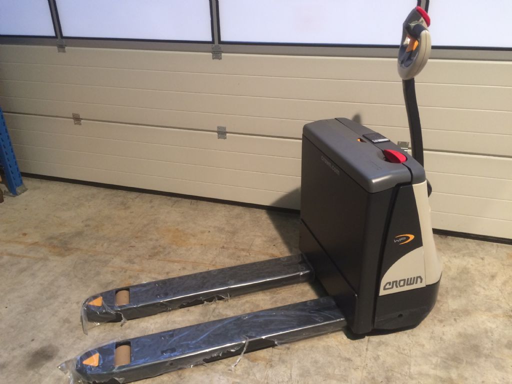 Crown 1.6 WP3015 Electric Pallet Truck www.staplertechnik.at Crown 1.6 WP3015 Electric Pallet Truck www.staplertechnik.at