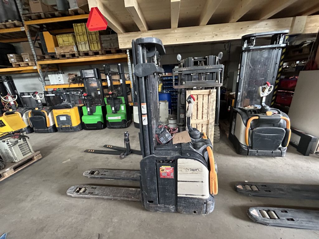 Crown-ETi 4000 1.4 TT-Hochhubwagen-www.stapler-mueller.com