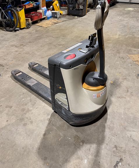 Crown WP3015 Electric Pallet Truck www.staplertechnik.at Crown WP3015 Electric Pallet Truck www.staplertechnik.at