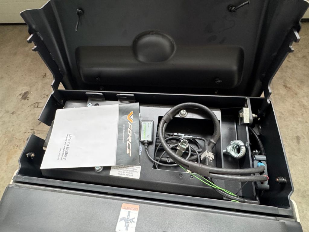 Crown WT 3040 Electric Pallet Truck www.staplertechnik.at Crown WT 3040 Electric Pallet Truck www.staplertechnik.at