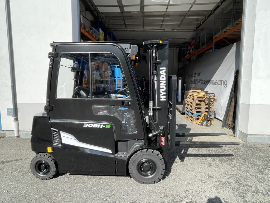 Hyundai 30BH-9 Electric 4-wheel forklift www.staplertechnik.at Hyundai 30BH-9 Electric 4-wheel forklift www.staplertechnik.at