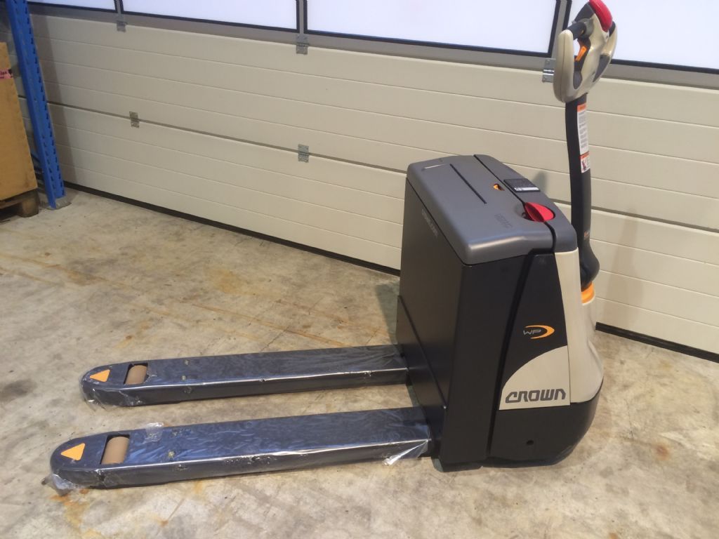 Crown 2.0 WP 3020 Electric Pallet Truck www.staplertechnik.at