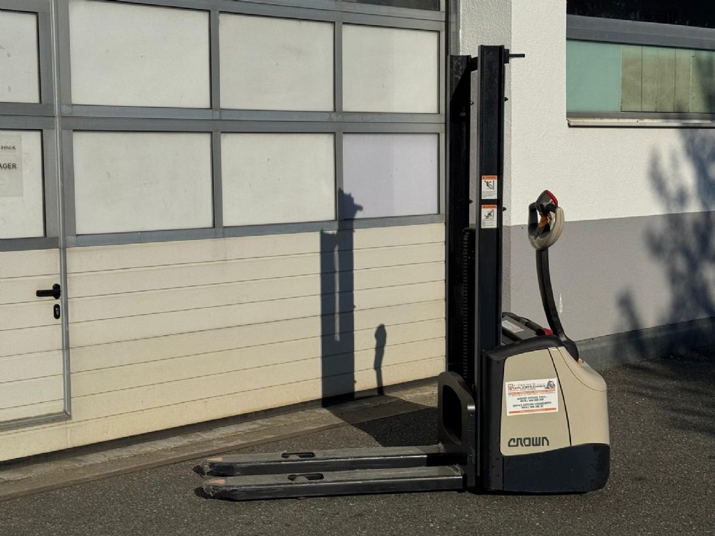 Crown WF 3000 1.0 NT High Lift stacker www.staplertechnik.at