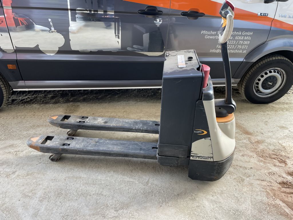 Crown WP3015 1.6 Electric Pallet Truck www.staplertechnik.at