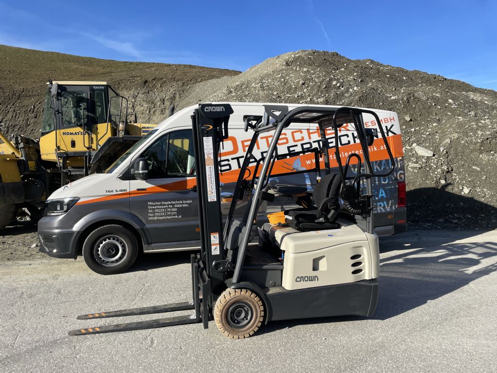 Crown SCT 6020 1.6 Electric 3-wheel forklift www.staplertechnik.at