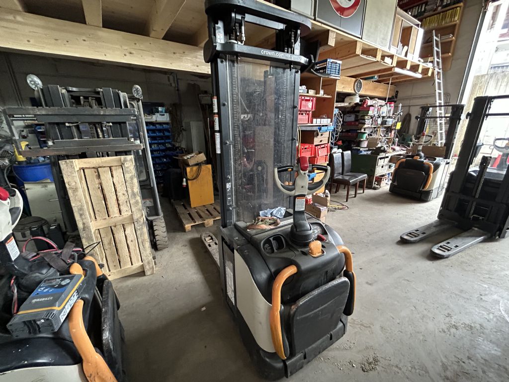 Crown-ETi 40401.4 TT-Hochhubwagen-www.stapler-mueller.com