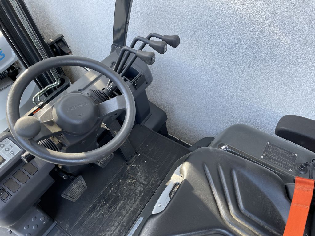 UniCarriers Y1D1A15Q Diesel Forklift www.staplertechnik.at