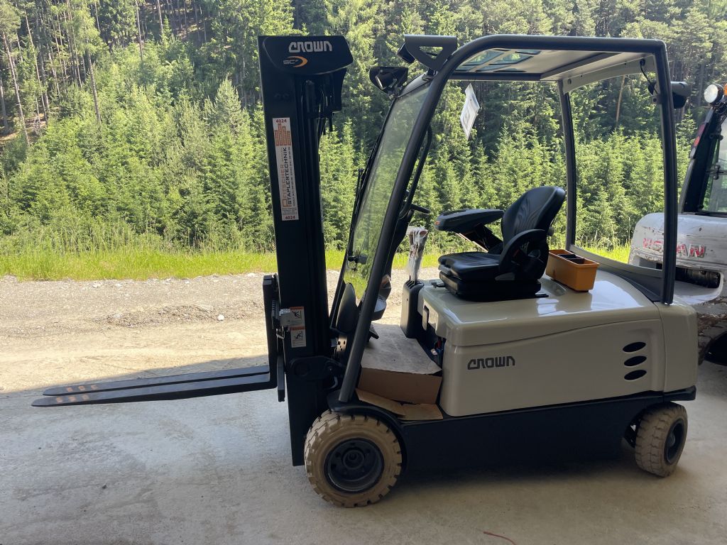 Crown SCT6260-2.0 Electric 4-wheel forklift www.staplertechnik.at