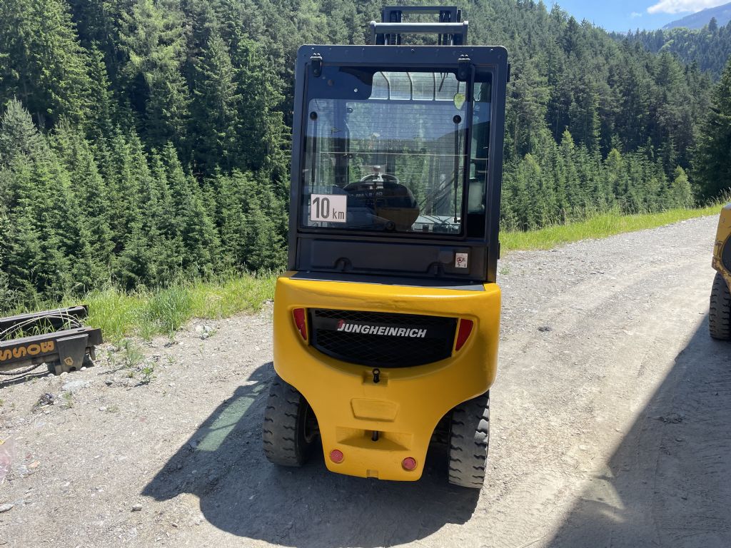 Jungheinrich-DFG425-Dieselstapler-www.staplertechnik.at