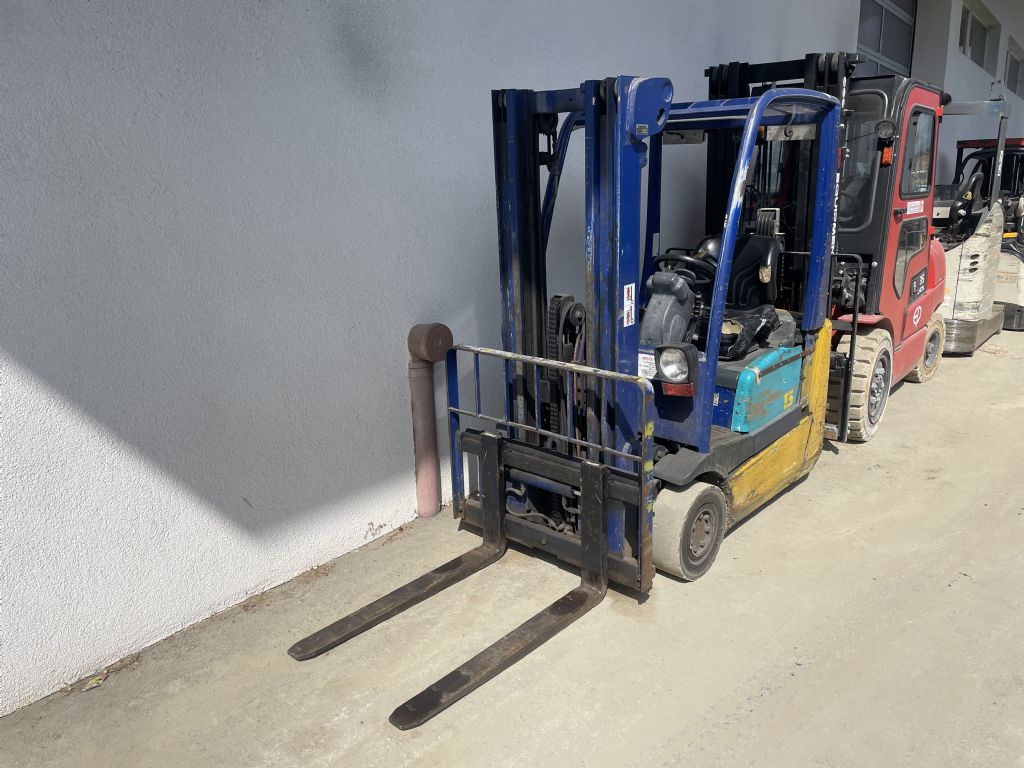 Komatsu-E18 T44-Elektro 3 Rad-Stapler-www.staplertechnik.at