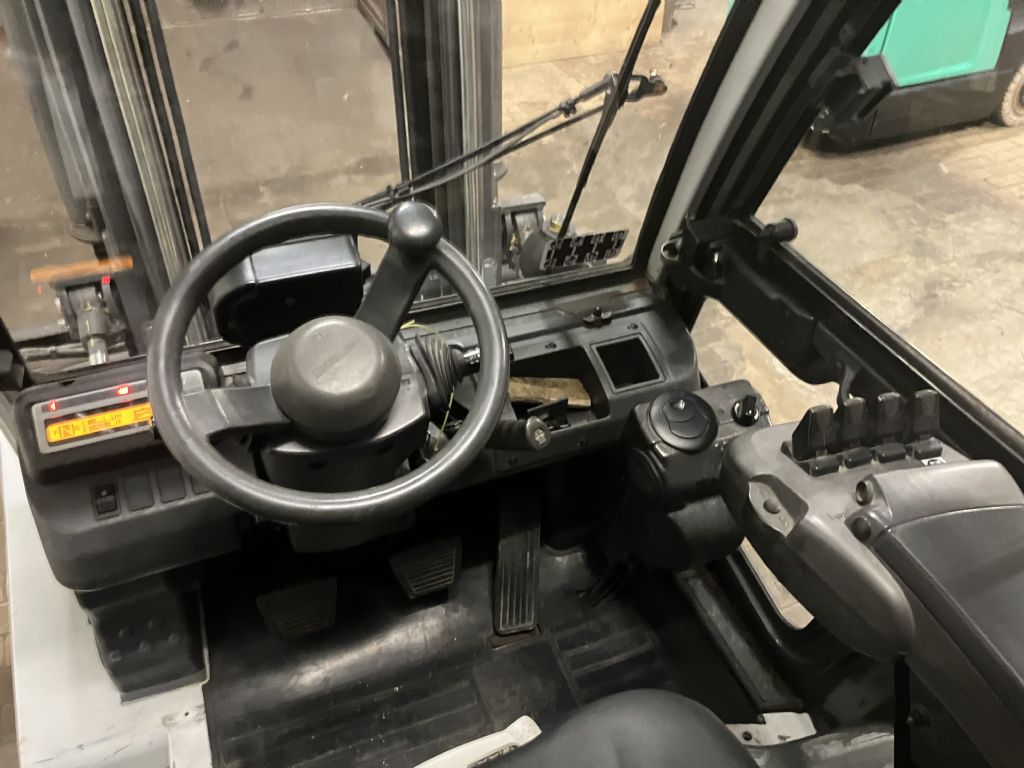 UniCarriers-YG1D2A30T-Dieselstapler-www.staplertechnik.at