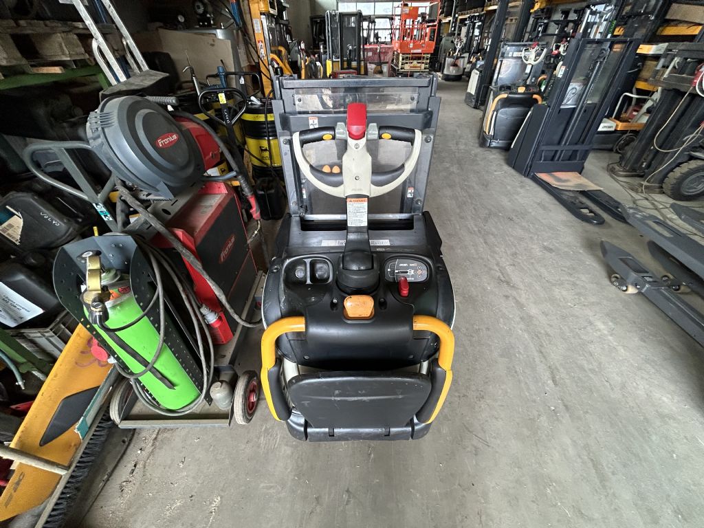 Crown-DT3040 -Hochhubwagen-www.stapler-mueller.com