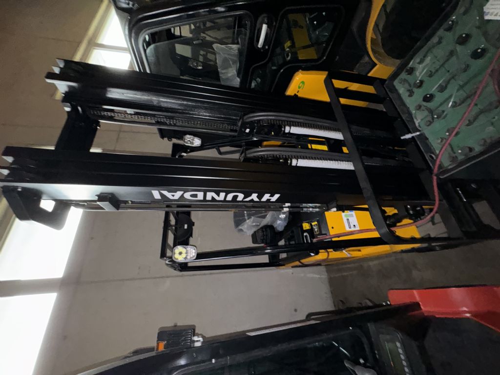 Hyundai-20B-9-Elektro 4 Rad-Stapler-www.staplertechnik.at